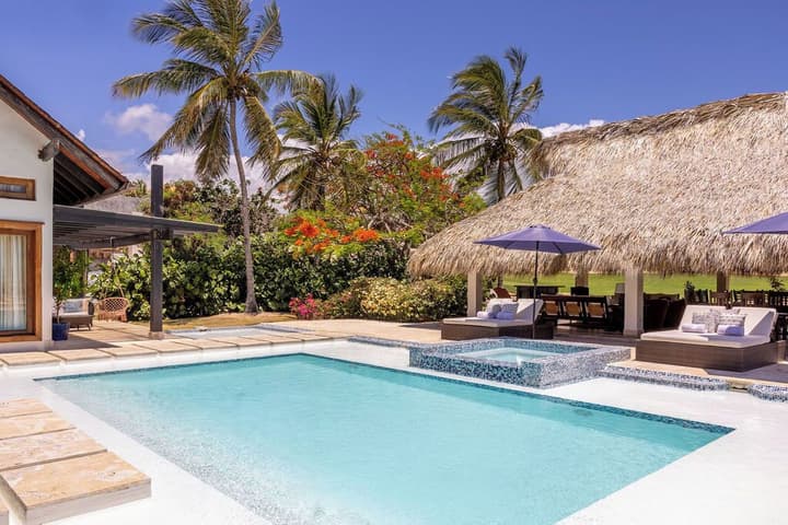 Luxe 5BR Villa with Pool CAYUCO38