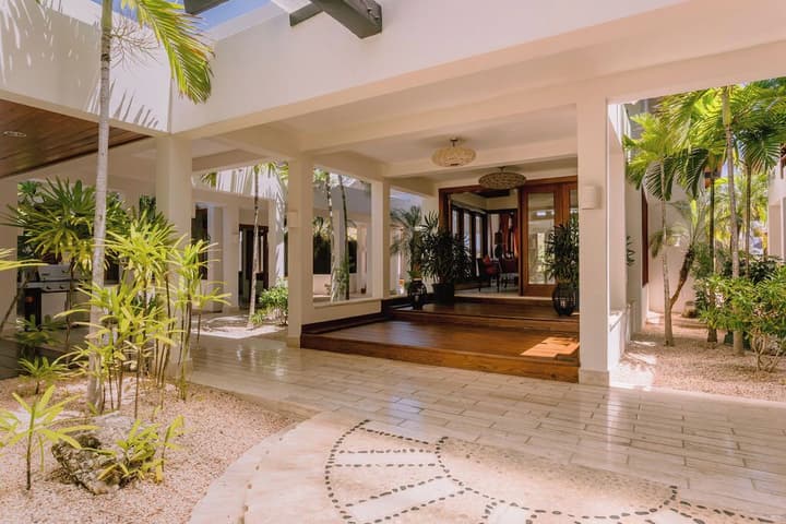 Luxe 5BR Villa with Pool CAYUCO38