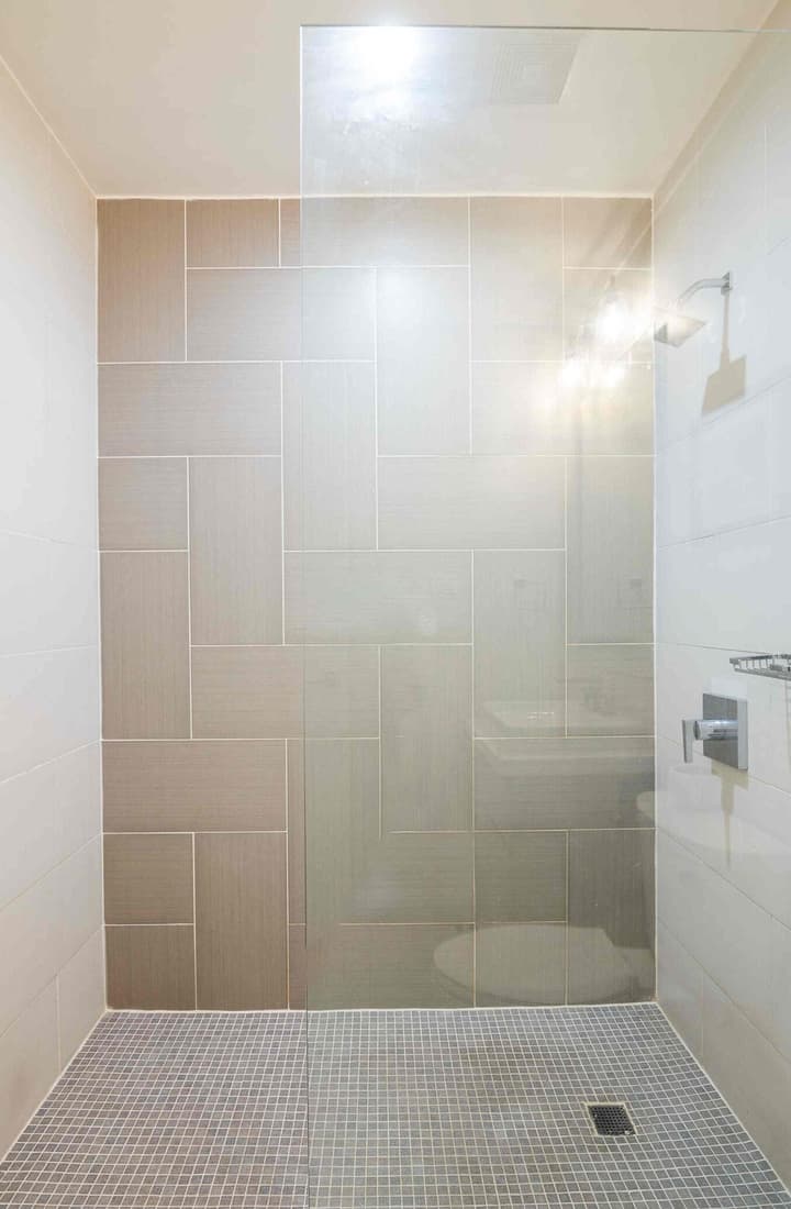 VIA Braemar Suites - with roof-top pool