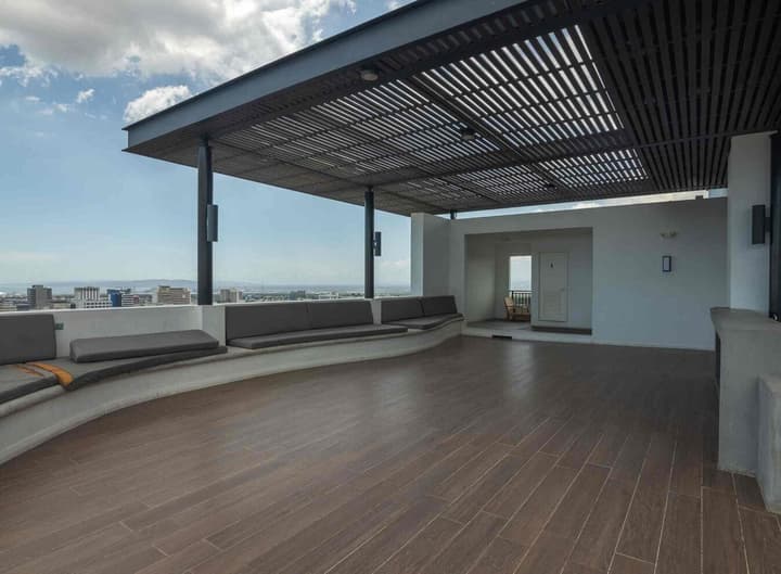 VIA Braemar Suites - with roof-top pool