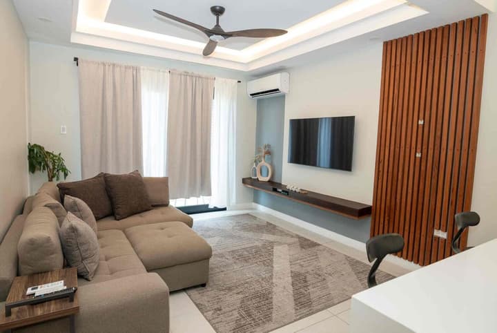 VIA Braemar Suites - with roof-top pool