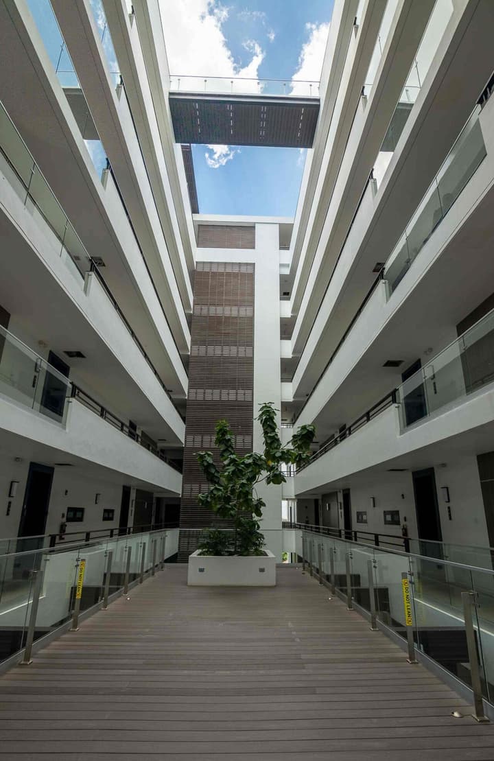 VIA Braemar Suites - with roof-top pool