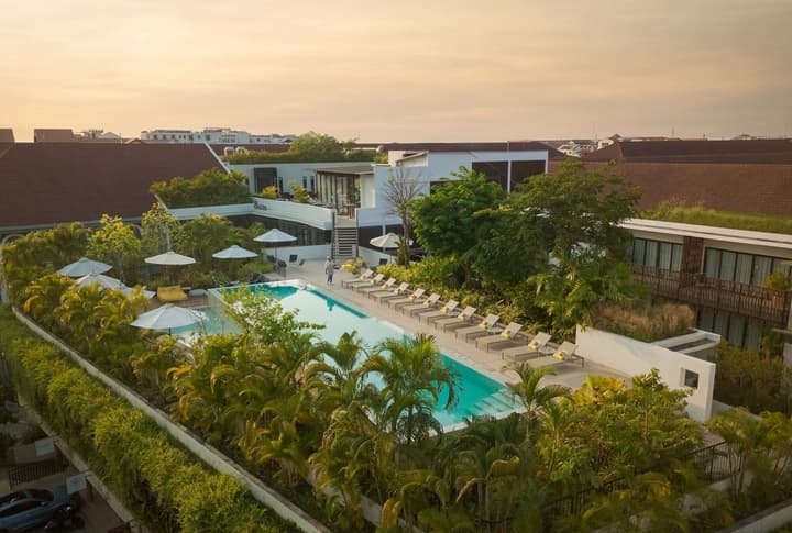 The Aviary Hotel