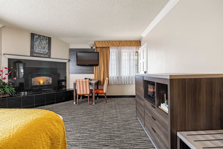 Arbor Inn Monterey