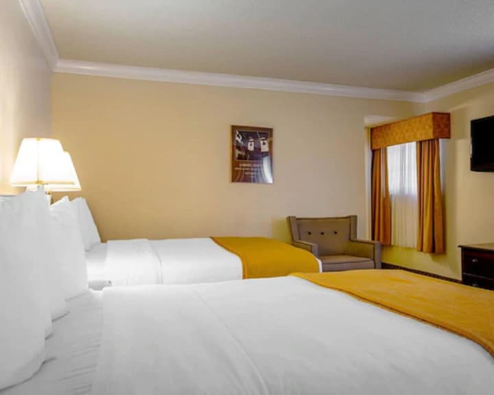 Arbor Inn Monterey