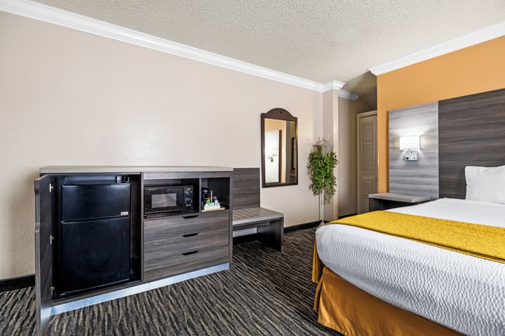 Arbor Inn Monterey