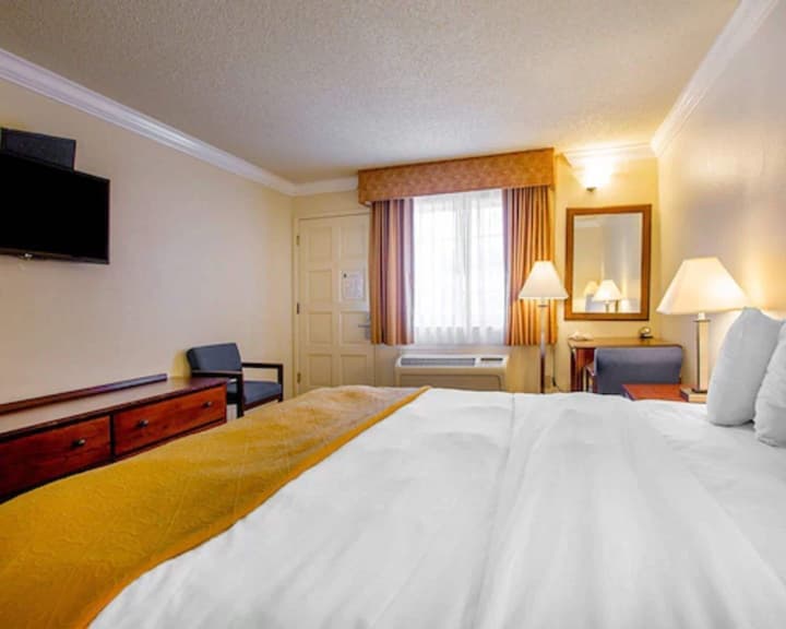 Arbor Inn Monterey
