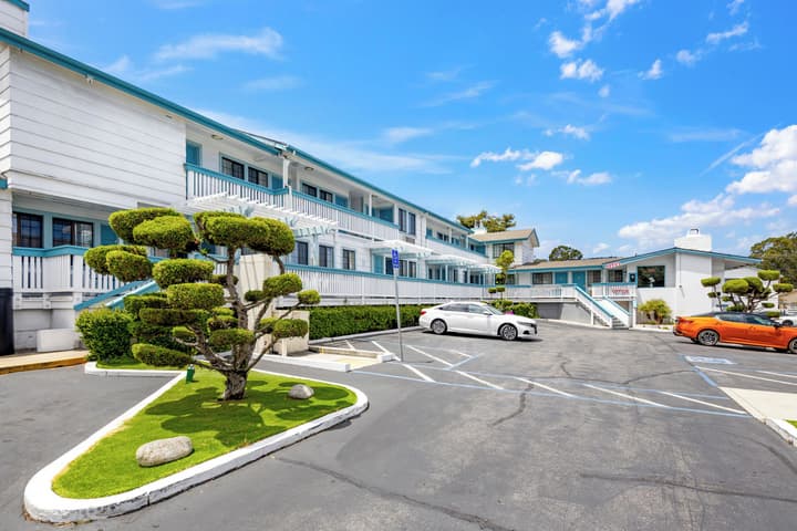 Arbor Inn Monterey