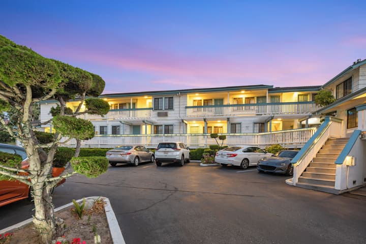 Arbor Inn Monterey