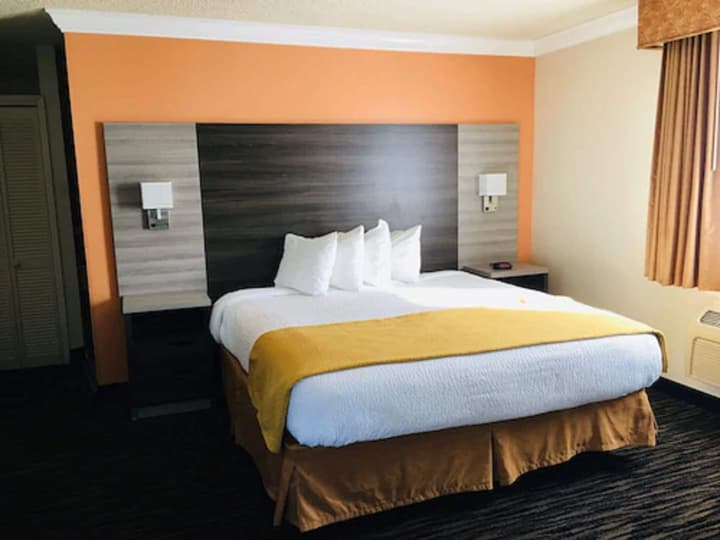Arbor Inn Monterey