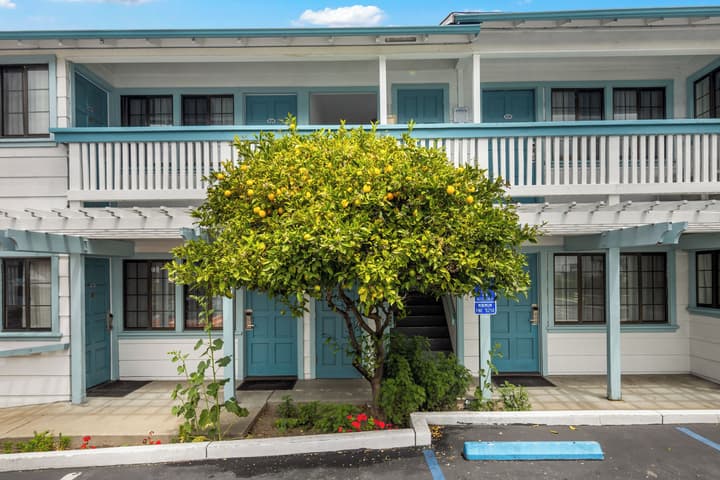 Arbor Inn Monterey