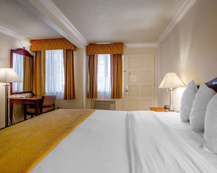Arbor Inn Monterey