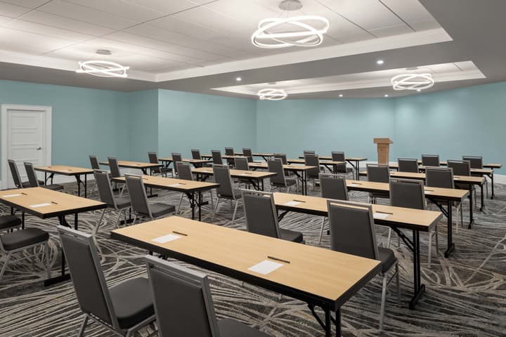 Courtyard by Marriott Nassau Downtown/Junkanoo Beach