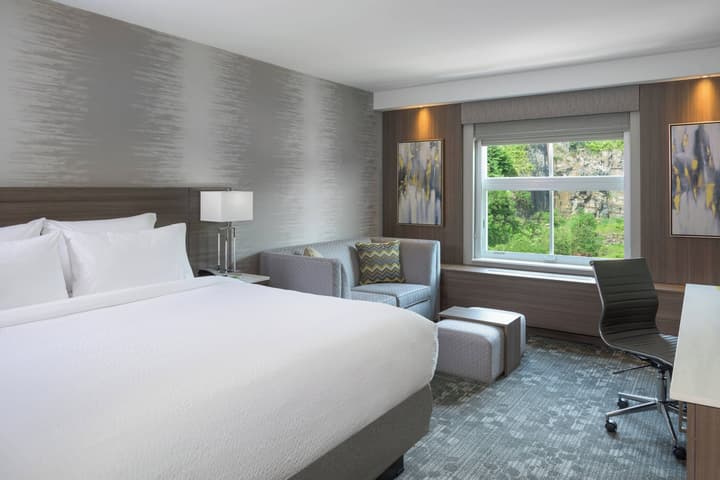 Courtyard by Marriott Edgewater NYC Area