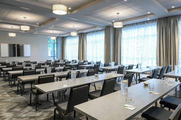 Courtyard by Marriott Edgewater NYC Area