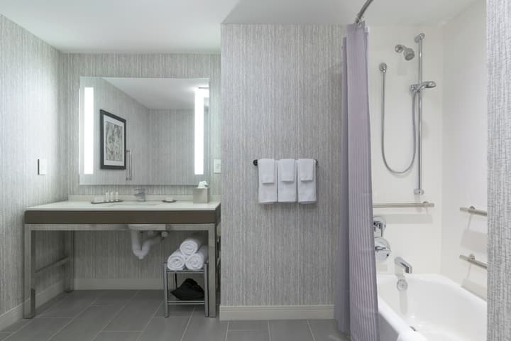 Courtyard by Marriott Edgewater NYC Area