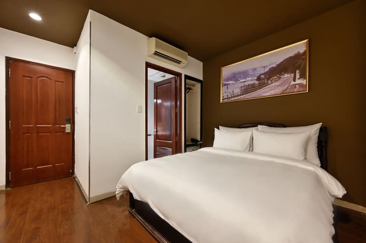 The Noble Swan Hotel New World