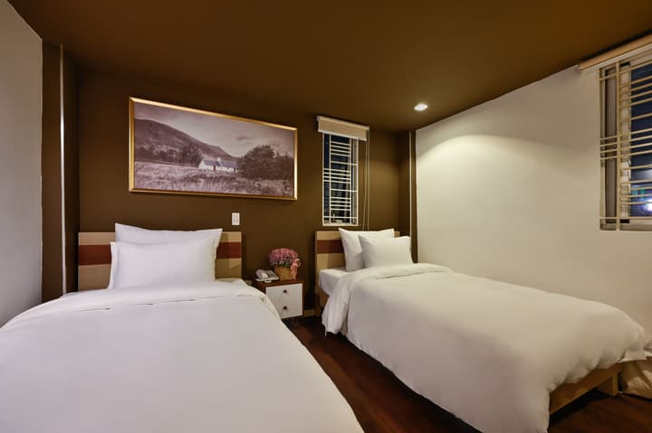 The Noble Swan Hotel New World