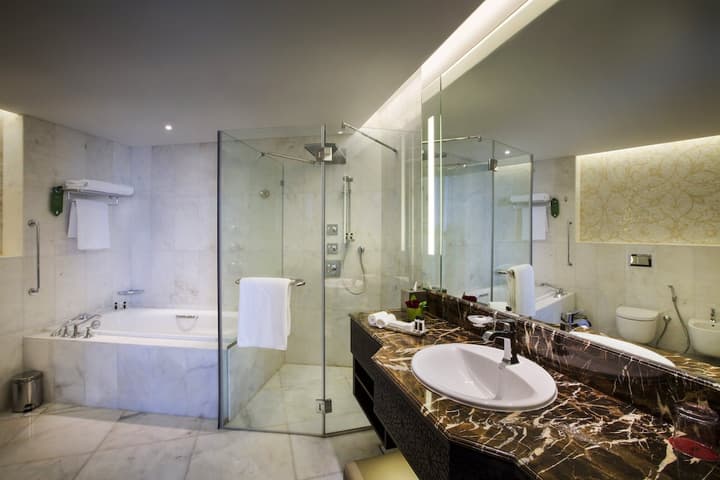 Bab Al Qasr Hotel & Residences