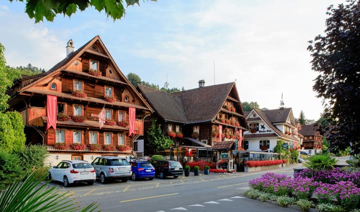 Swiss-Chalet Merlischachen - Historik Chalet-Hotel Lodge