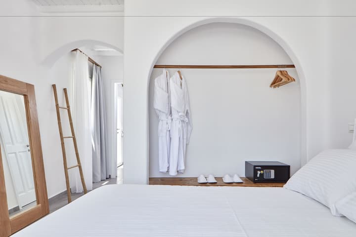 Mykonos Waves Beach House & Suites