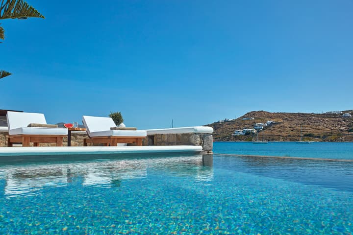 Mykonos Waves Beach House & Suites