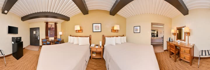 Thunderbird Lodge