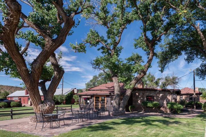 Thunderbird Lodge