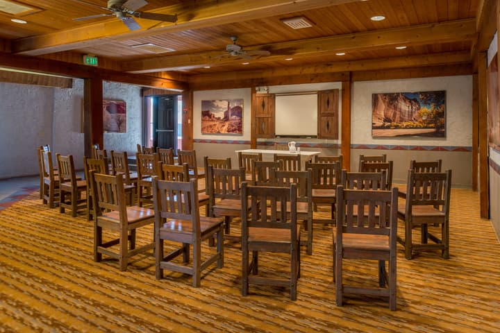 Thunderbird Lodge