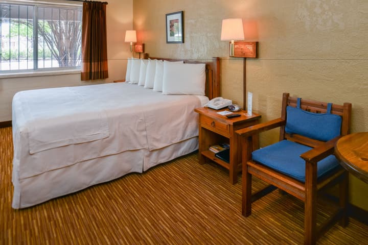 Thunderbird Lodge