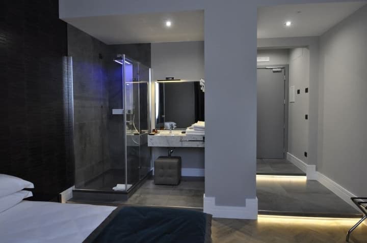 Place 24 Suites & Wellness