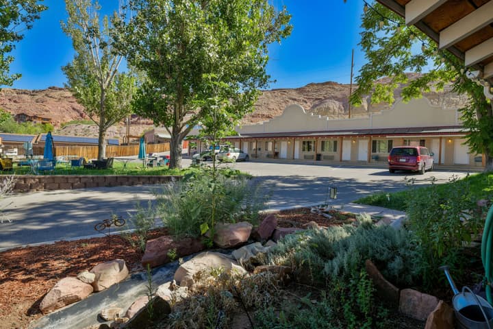Adventure Inn & Motel