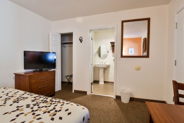 Adventure Inn & Motel
