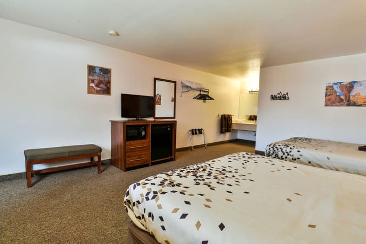 Adventure Inn & Motel