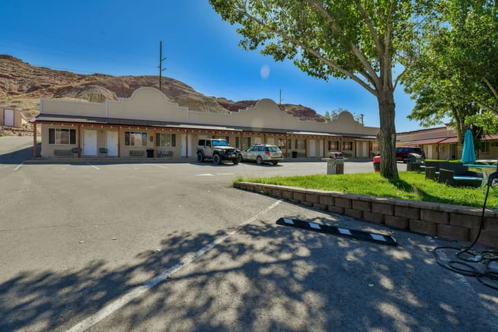 Adventure Inn & Motel