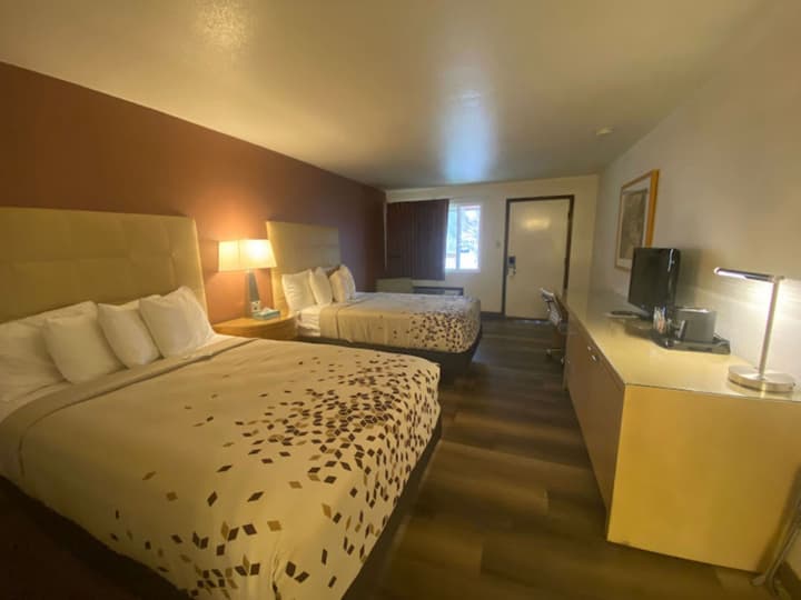 Adventure Inn & Motel