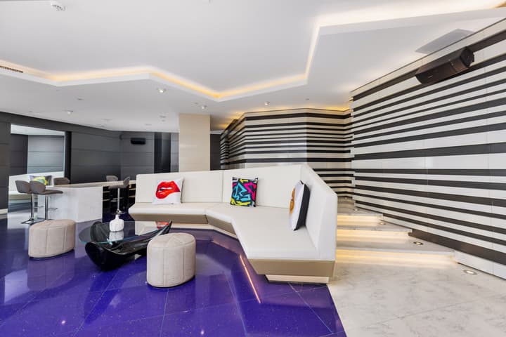V Hotel Dubai, Curio Collection by Hilton