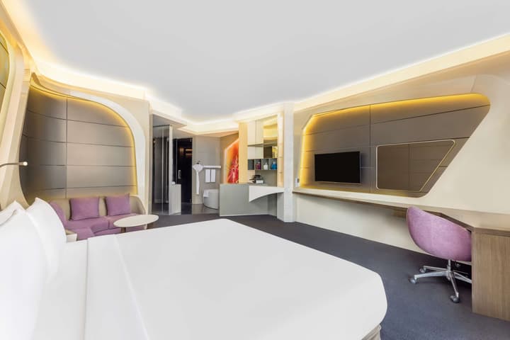 V Hotel Dubai, Curio Collection by Hilton