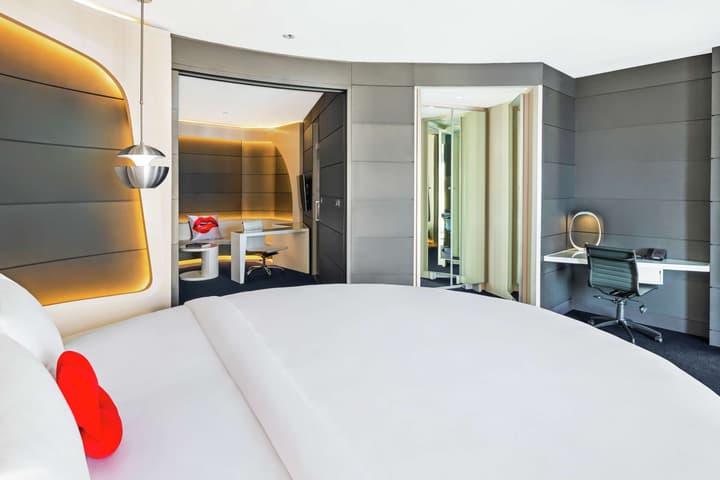 V Hotel Dubai, Curio Collection by Hilton