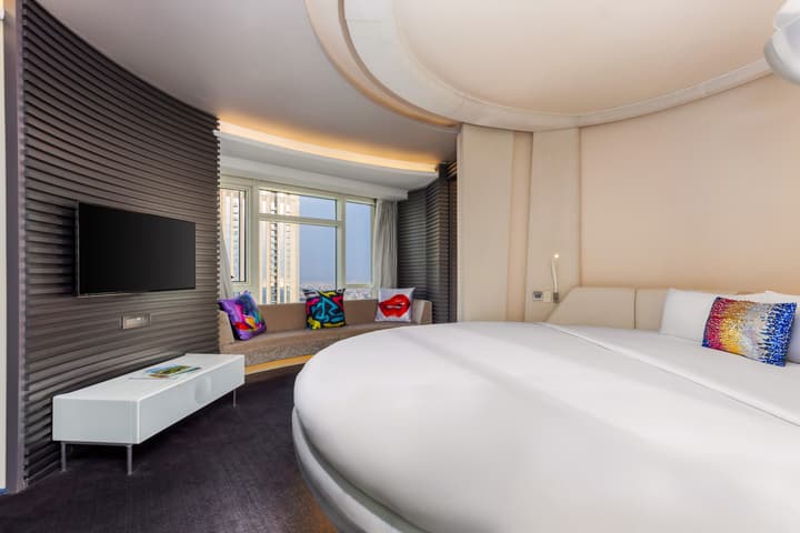 V Hotel Dubai, Curio Collection by Hilton