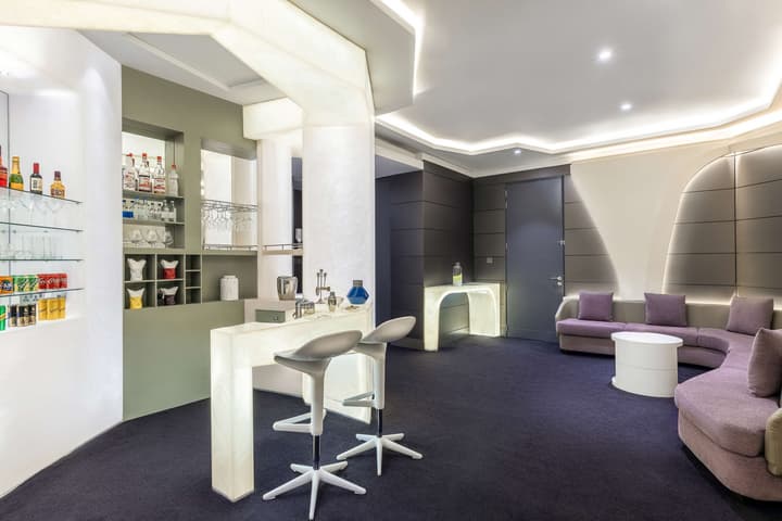V Hotel Dubai, Curio Collection by Hilton