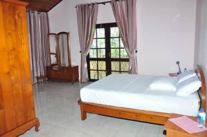 Sugandi Inn
