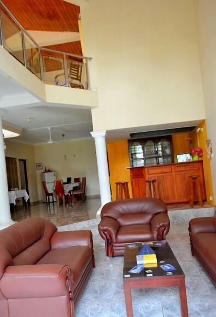 Sugandi Inn