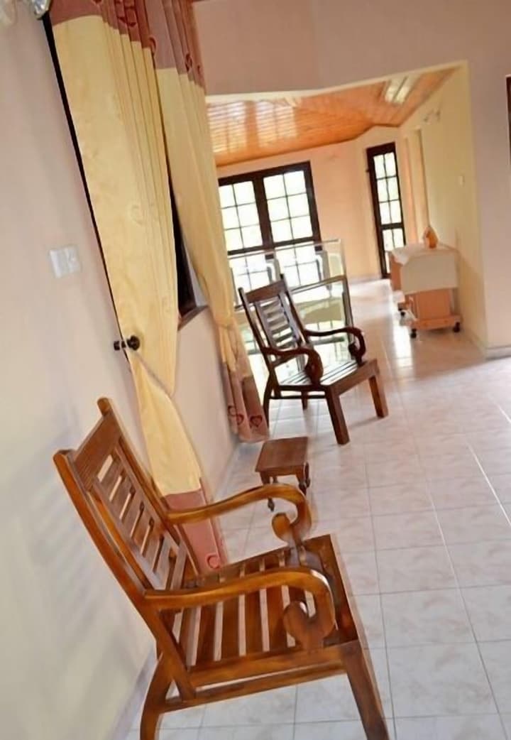 Sugandi Inn