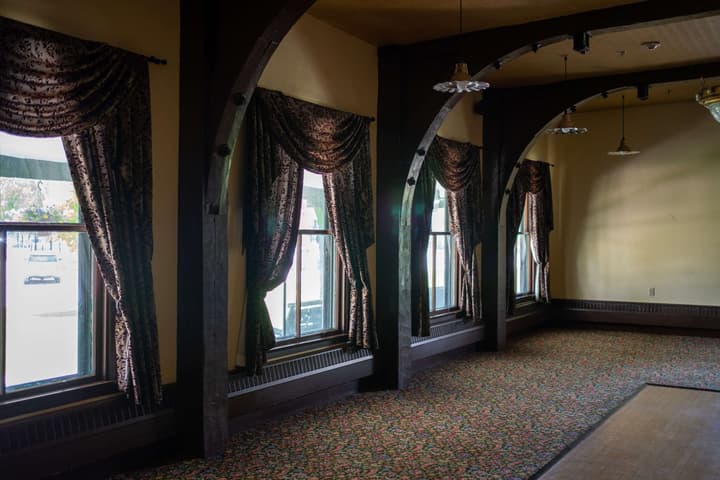 Sheridan Inn, B/W Signature Collection
