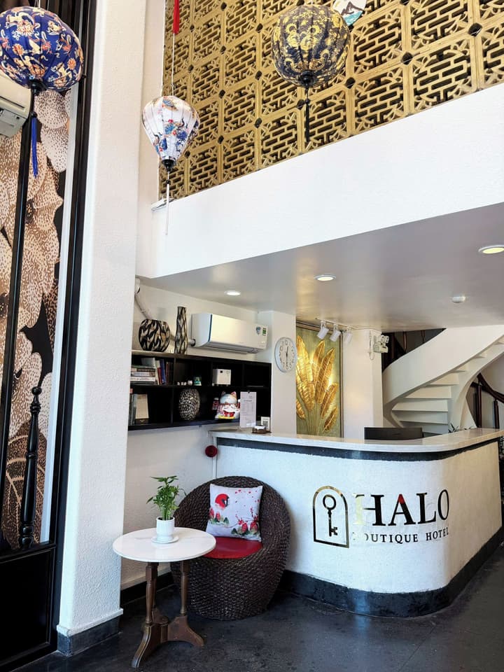 Halo Hotel