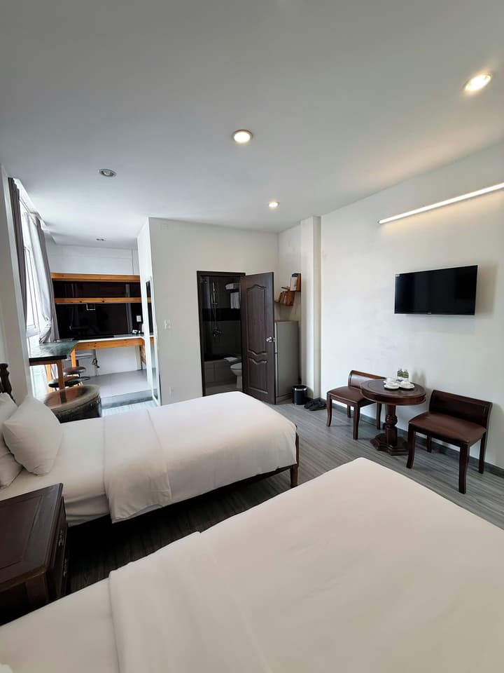 Halo Hotel