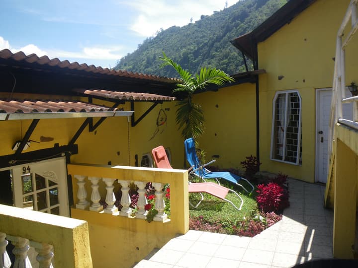 La Casa Amarilla