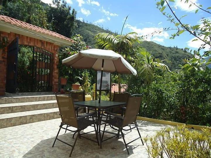 La Casa Amarilla