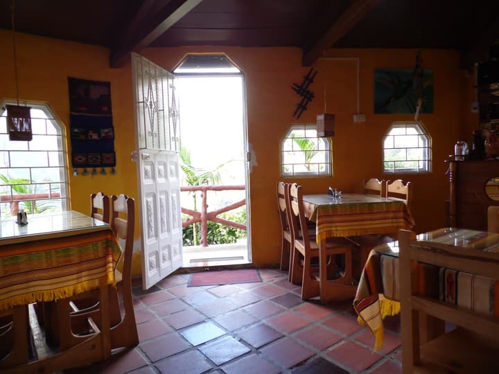 La Casa Amarilla